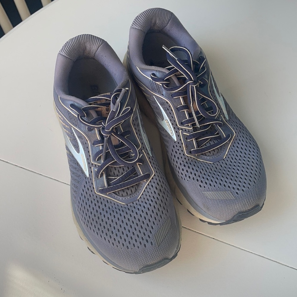 Brooks Ghost 12 gray and purple